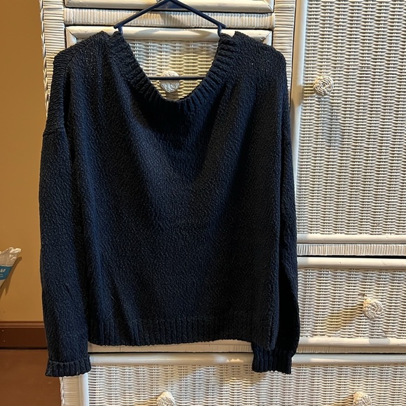 Hollister Women’s Sweater - Picture 2 of 3